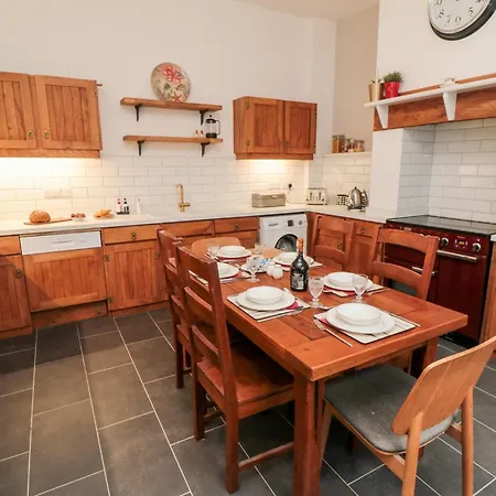 The Grange * 惠特比